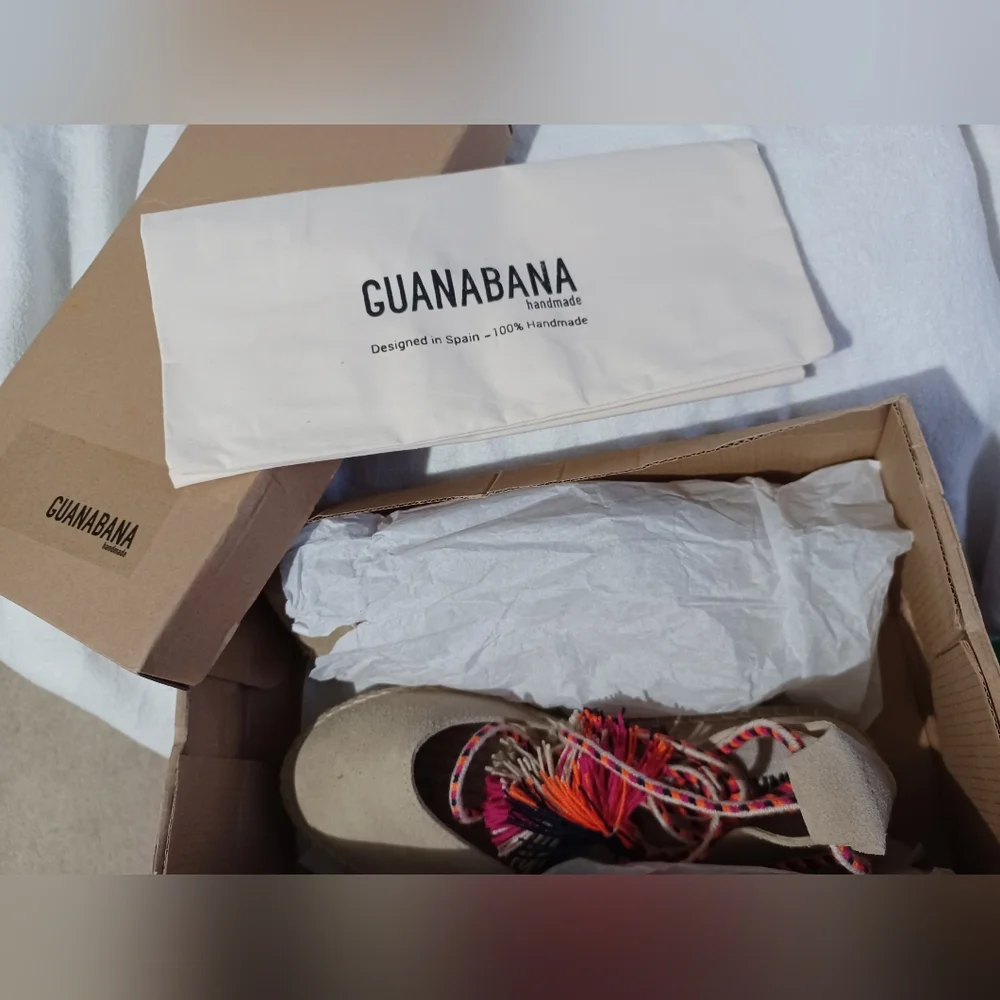 NIB Valenciana Flat Espadrille with Pom-Pom Size 8.5 In Ecru by Guanábana